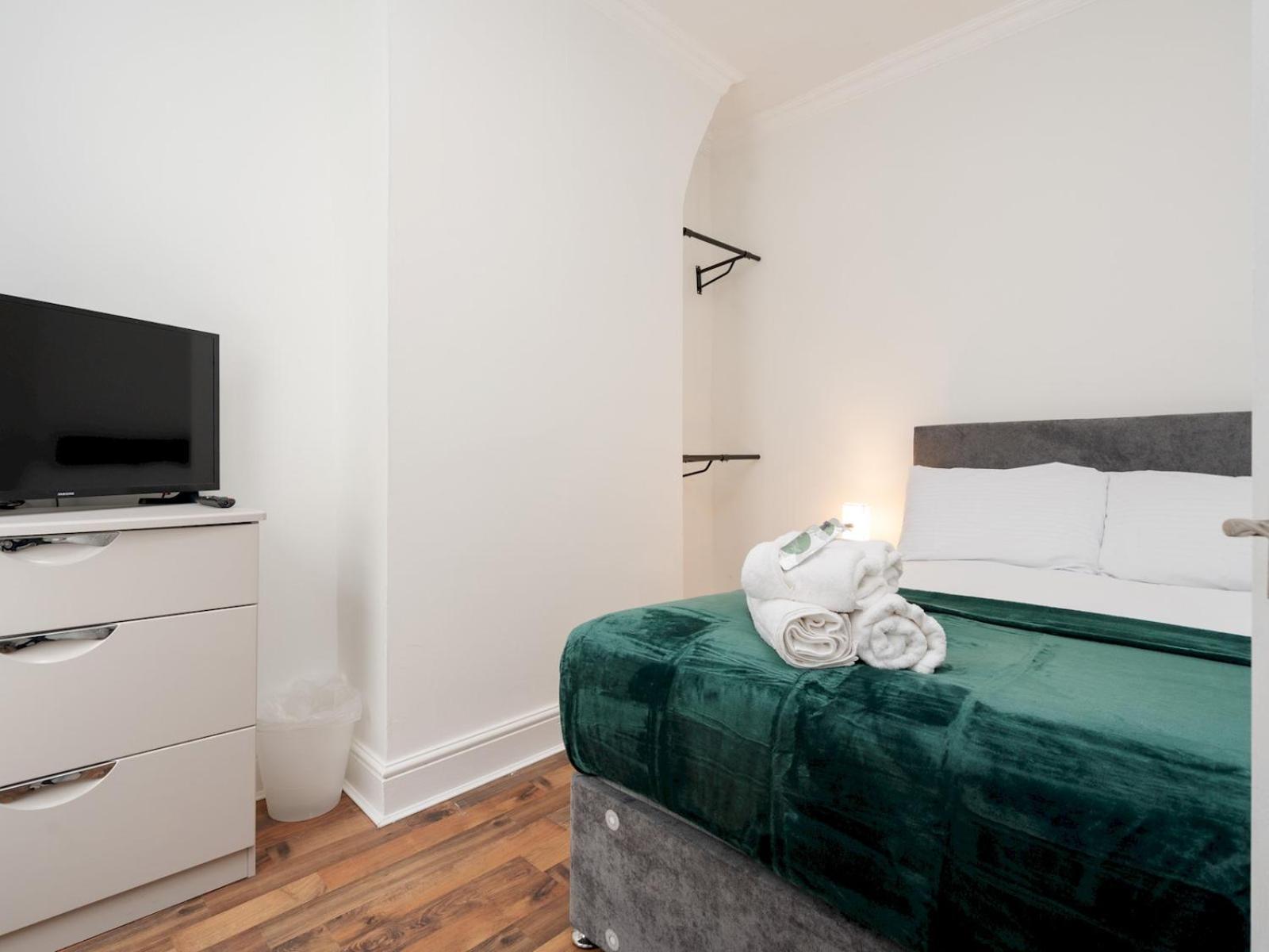 Pass The Keys Ruiskin St - Liverpool Kirkdale Terrace Sleeps 5 Parking别墅 外观 照片