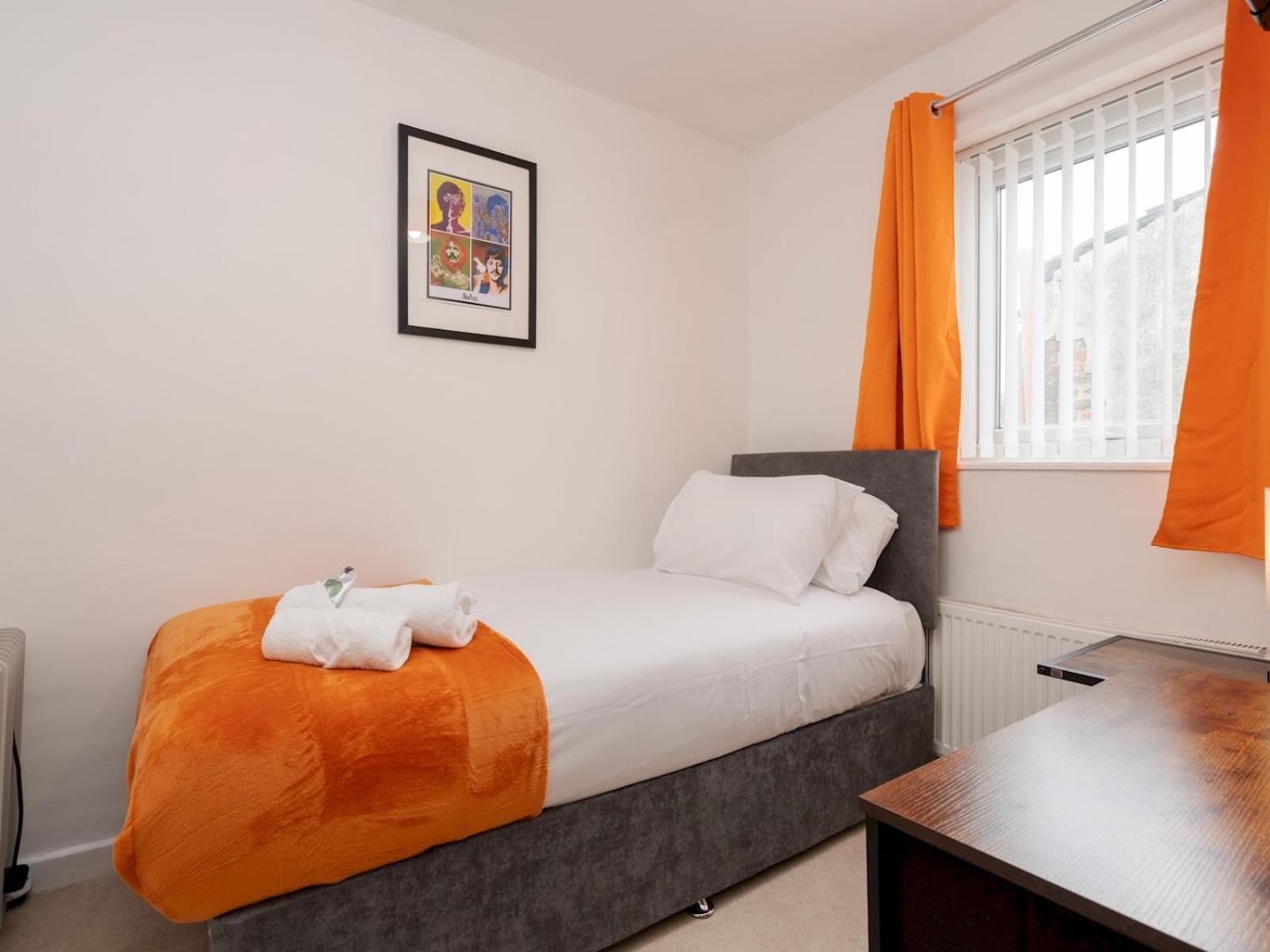 Pass The Keys Ruiskin St - Liverpool Kirkdale Terrace Sleeps 5 Parking别墅 外观 照片