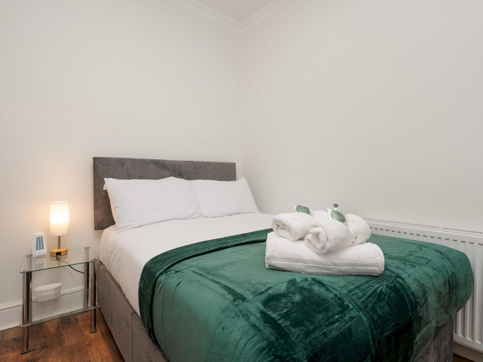 Pass The Keys Ruiskin St - Liverpool Kirkdale Terrace Sleeps 5 Parking别墅 外观 照片